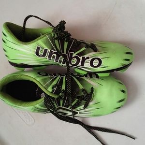 Umbro Green & Black Sports Cleats 13